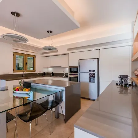 Filerimos Oasis Luxury וילה יאליסוס