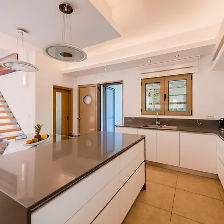 Filerimos Oasis Luxury וילה יאליסוס