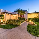 Filerimos Oasis Luxury וילה יאליסוס